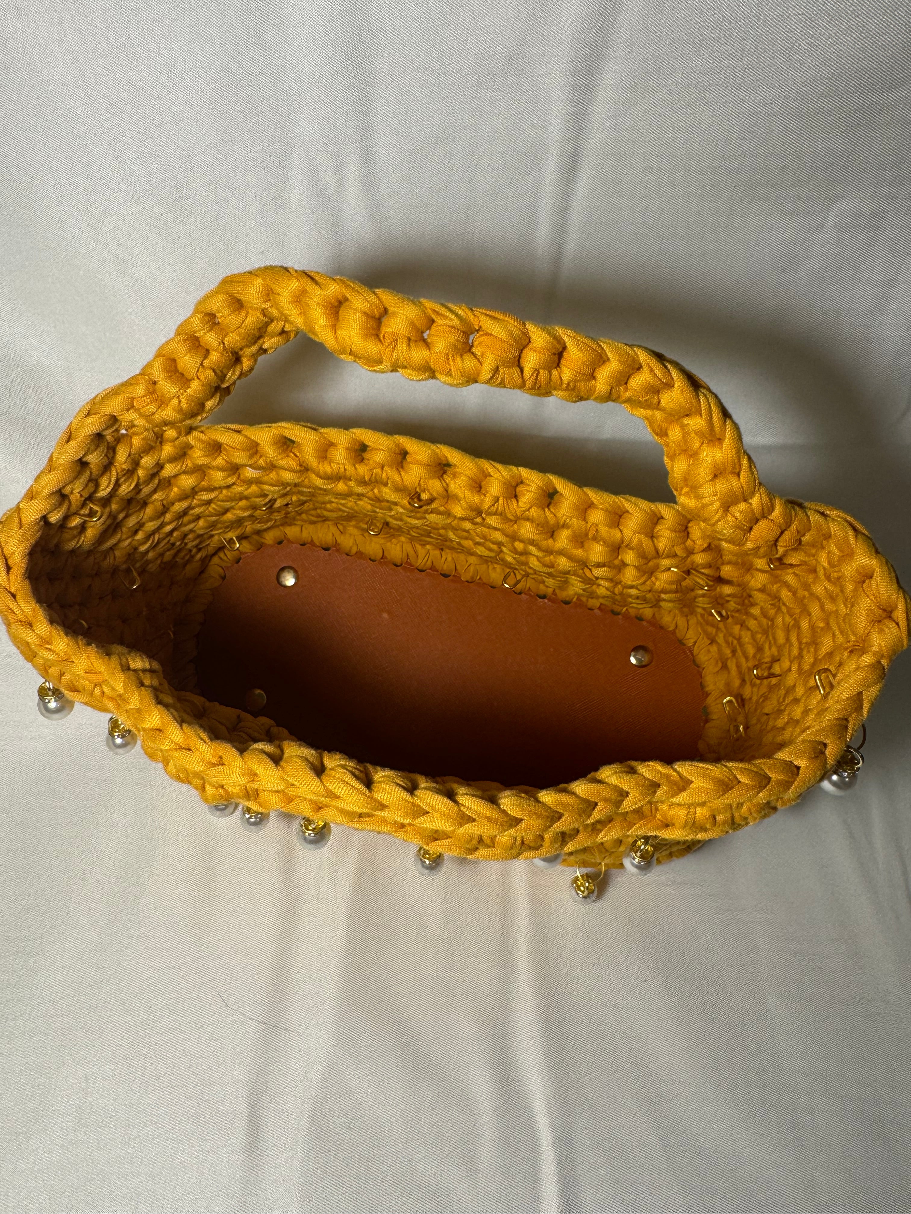 Sac moutarde avec perle