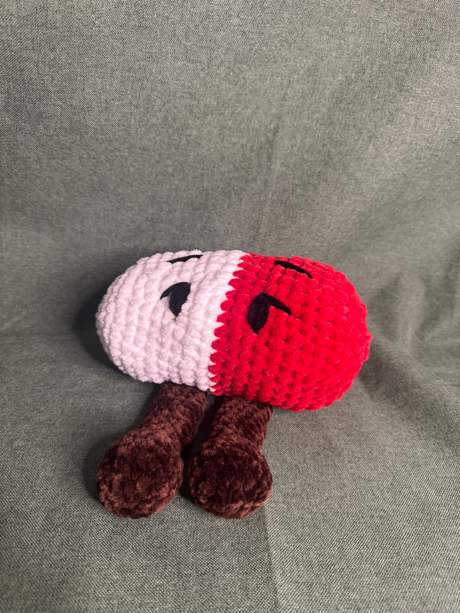 Paracétamol au crochet – Personnage fait main 💊✨