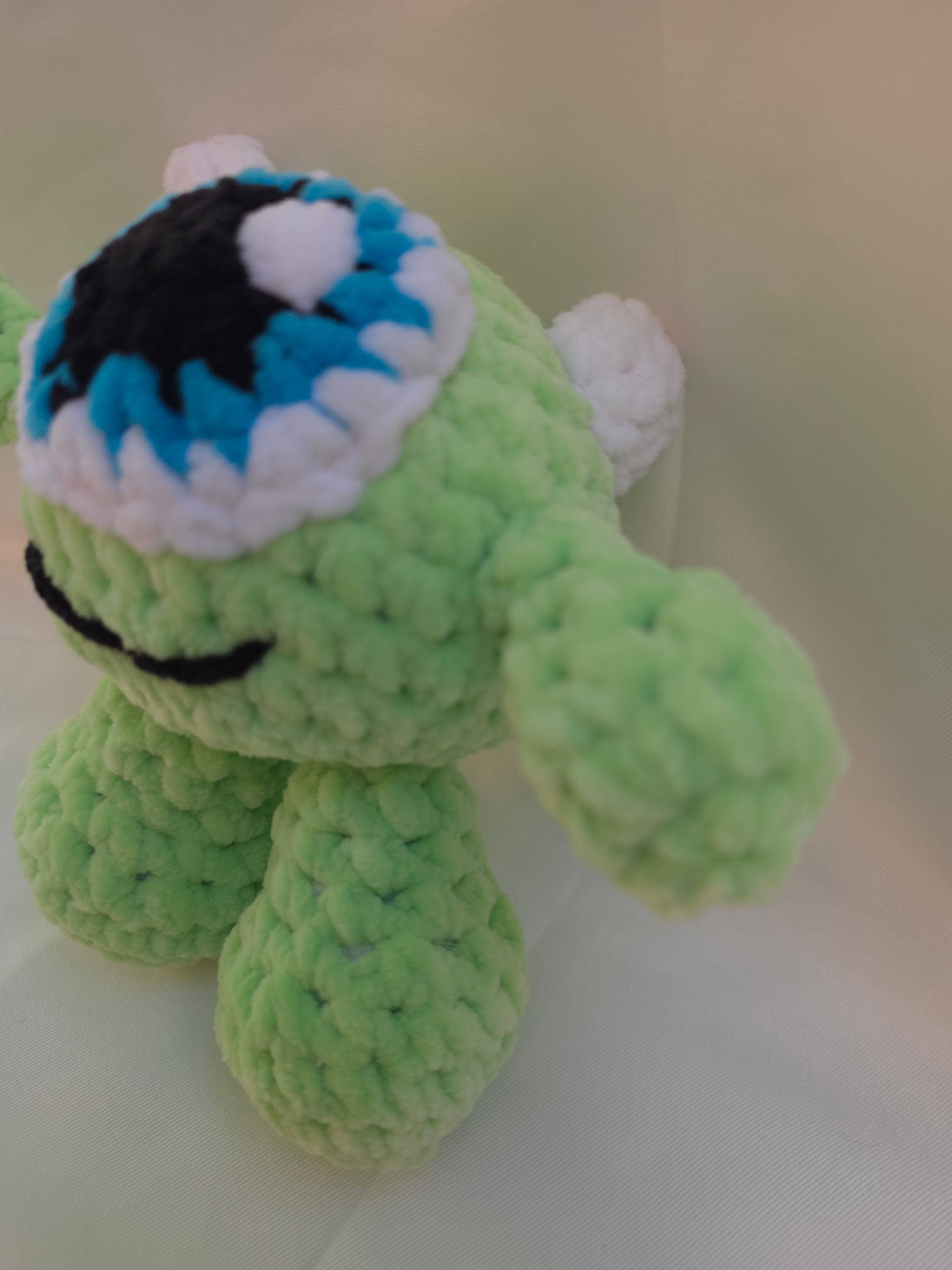 👁️ Mini monstre vert au crochet – compagnon fun et décalé