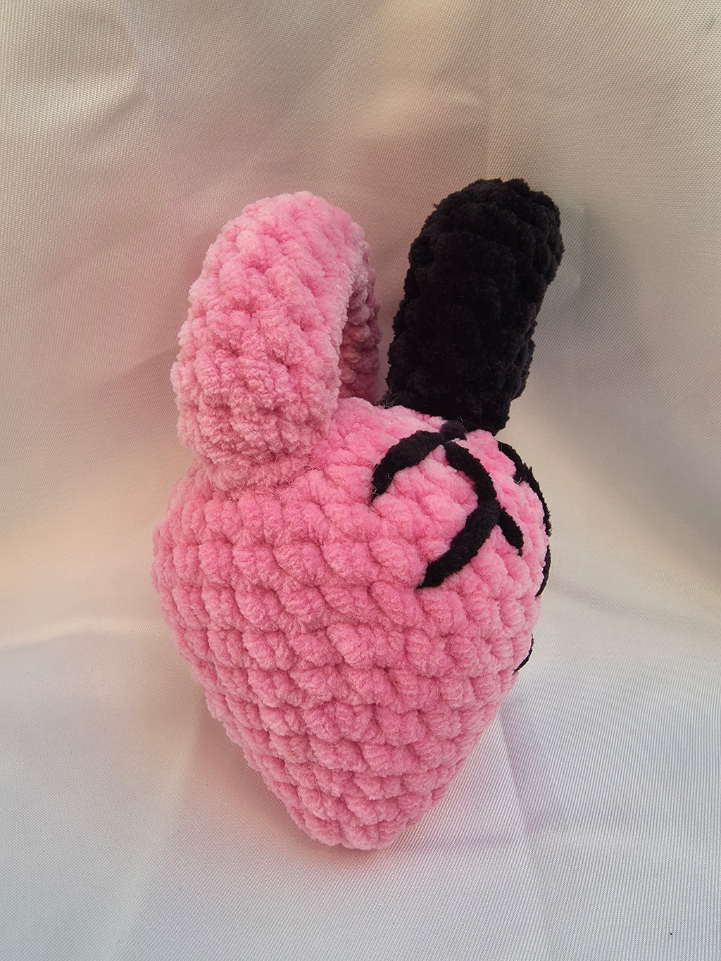 💗 Cœur humain rose au crochet – une création originale et pleine d’émotion