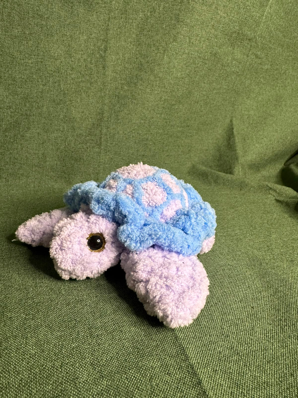 Tortue Fluffy bleue et violette au crochet – Fait main 🐢💙💜