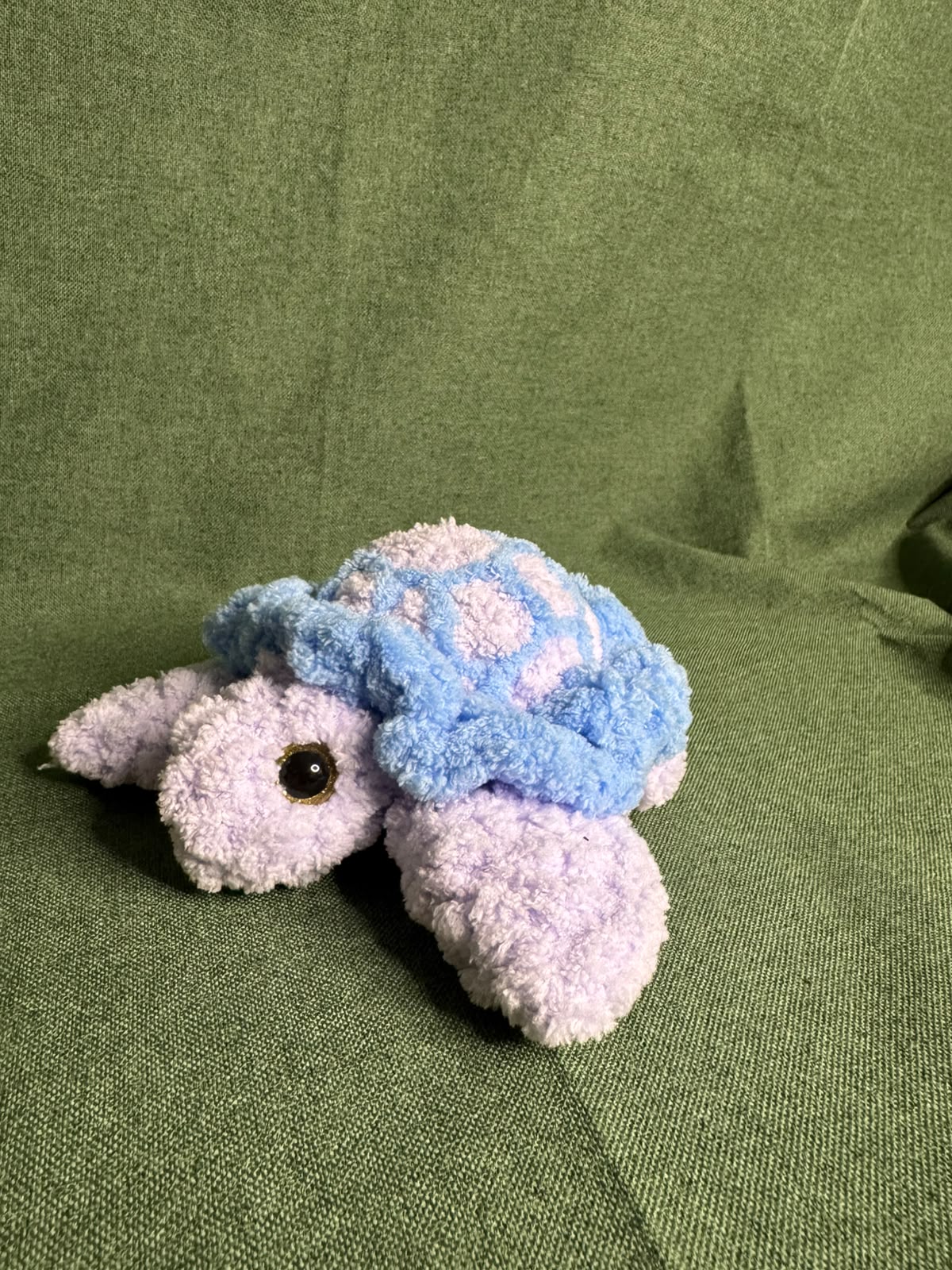 Tortue Fluffy bleue et violette au crochet – Fait main 🐢💙💜